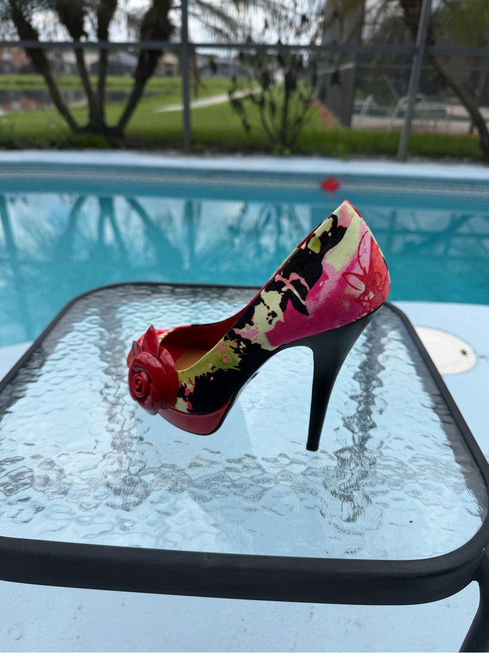 Floral Head Over Heels Pump with Rosette Detail. Size 7.5